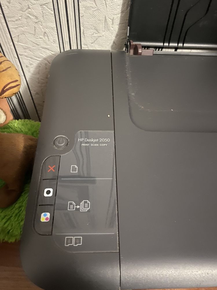 Принтер HP Deskjet 2050 (3 в 1)