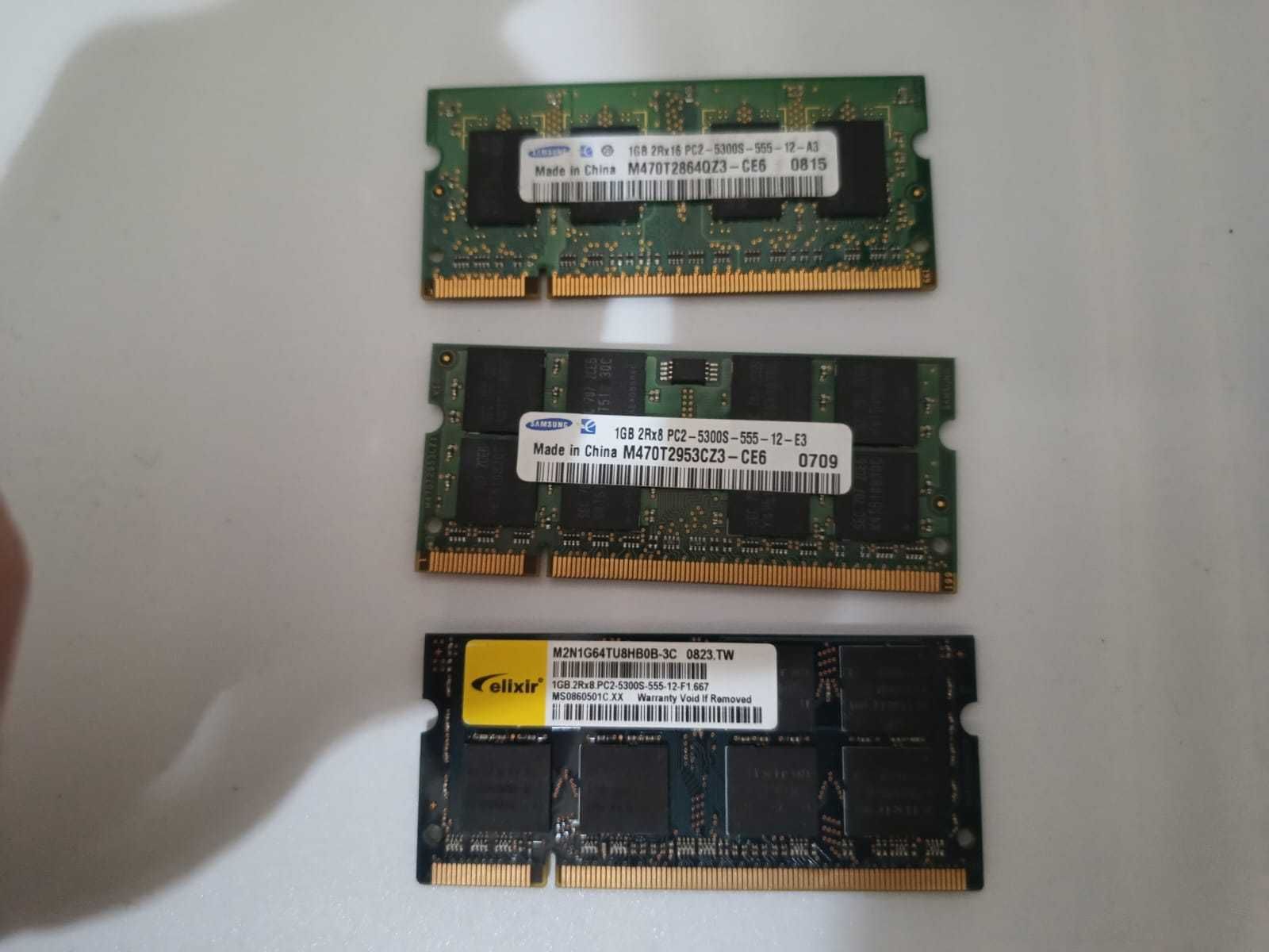Zestaw 3 kości pamięci 1GB 2RX16 PC2 5300S-555-12. (1)