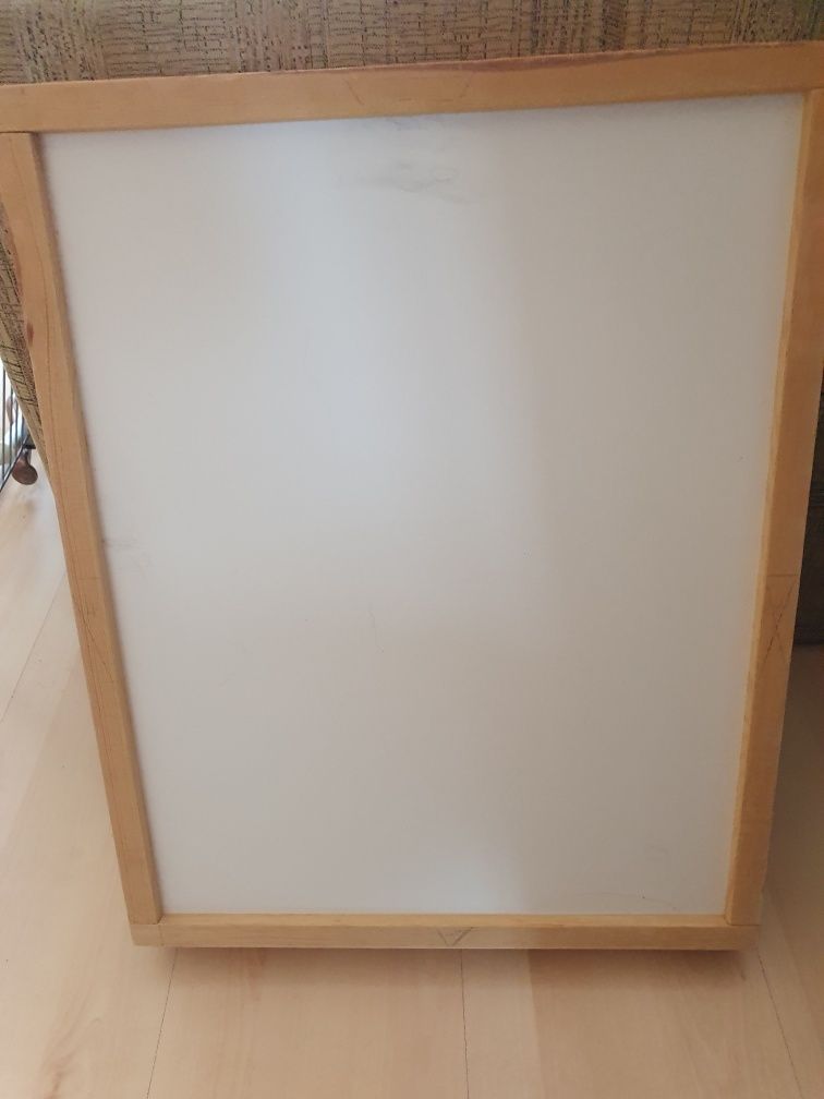 Szafka stojąca drewniana.