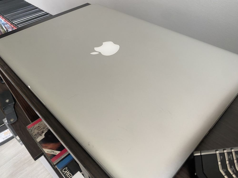 MacBook Pro / i7 / 512 ssd / 8 Gb / 15 c