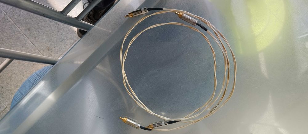 Cabo HiFi audio RCA-RCA interconexão Arataca de Holbein Menezes.