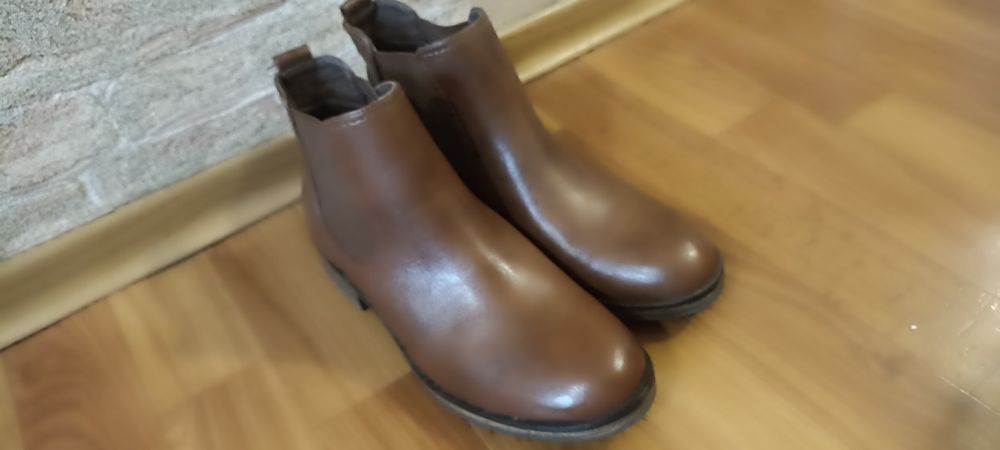 Продам шкіряні  нові брендовані італійськ ботінкиі Челсі 37