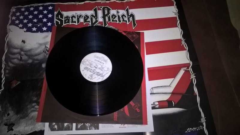 Sabaton, Sacred Reich, Testament