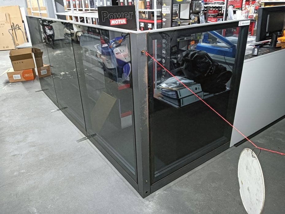 Divisórias de metal c/ vidro