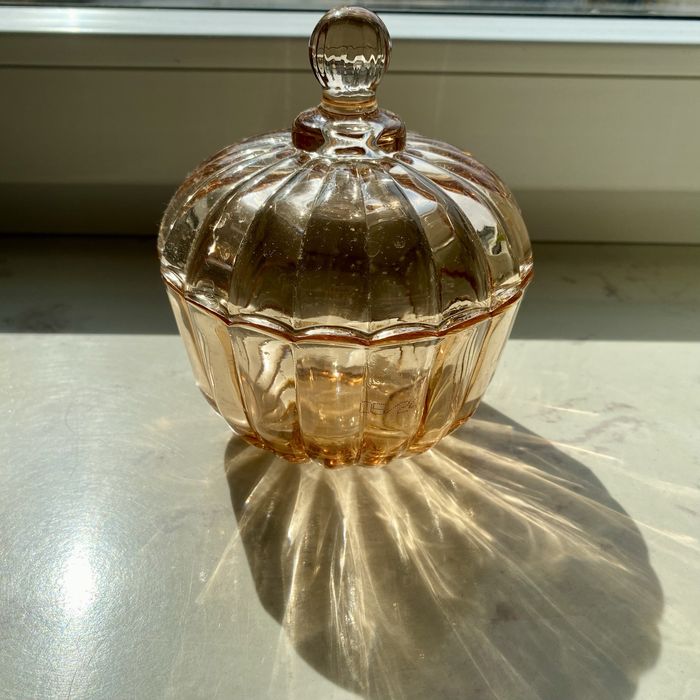 Szklana miseczka na drobiazgi lub cukierniczka