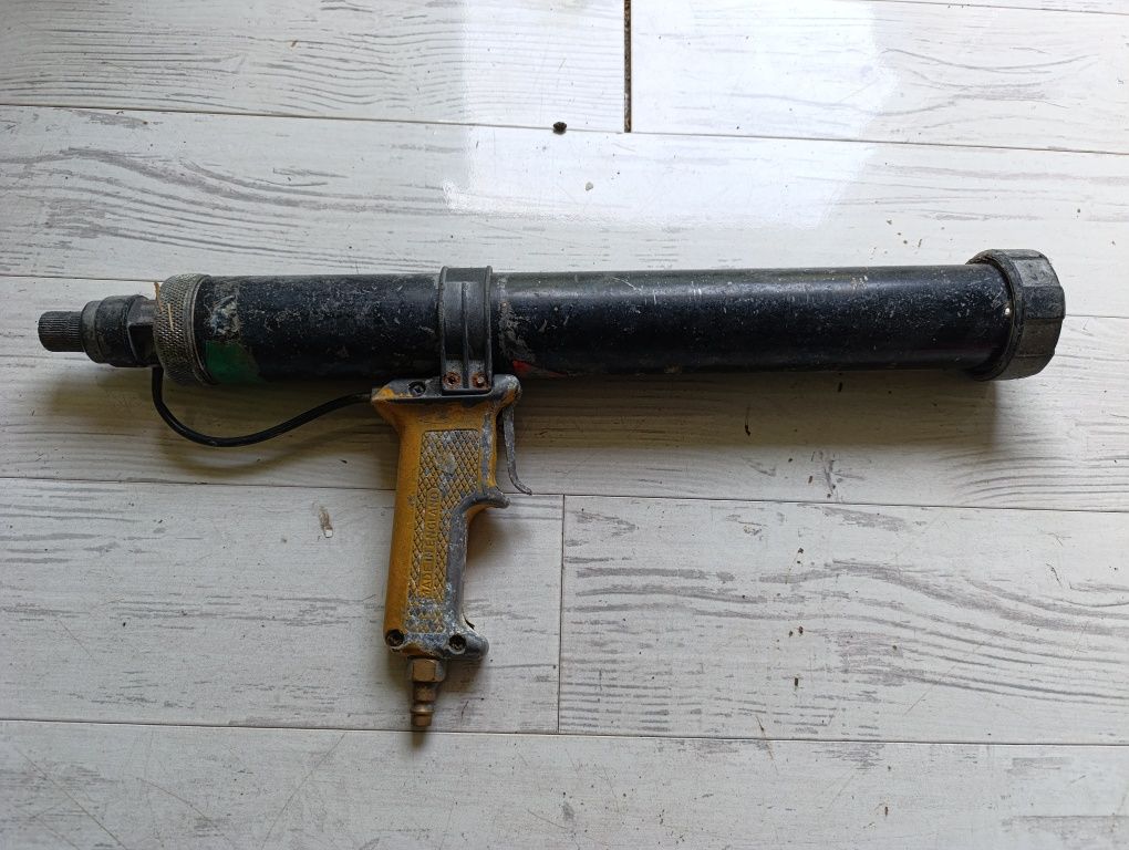 Pistolet do styropianu