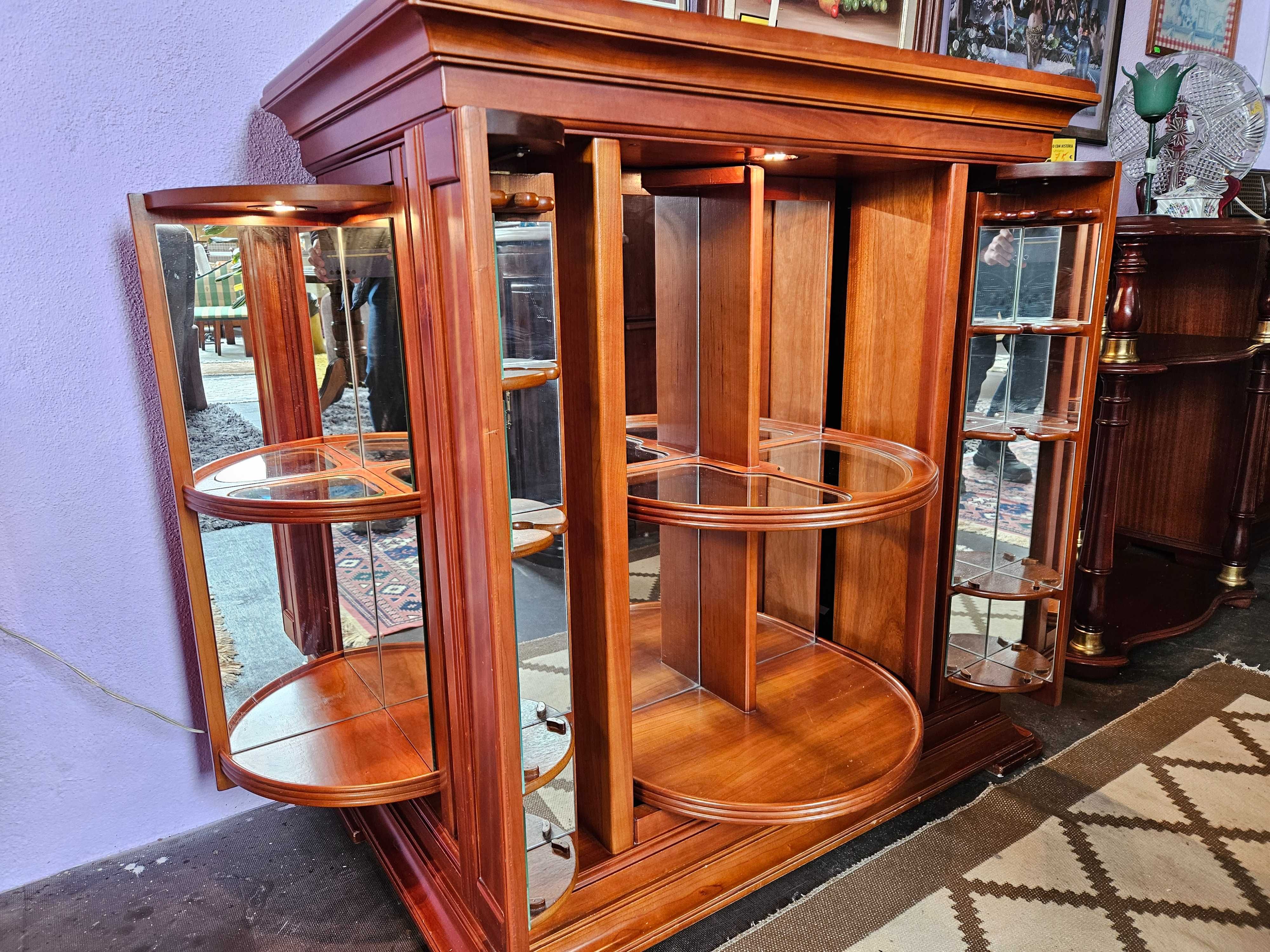 Móvel bar com abertura única e exclusivamente de forma elé