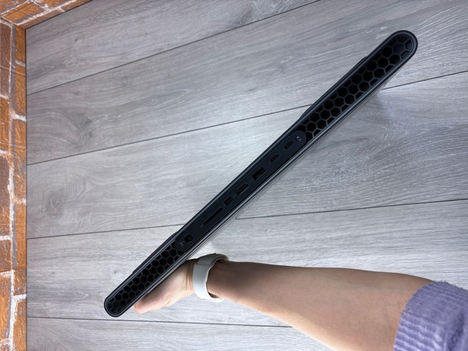 18ʼʼ2k 165Гц Alienware M18 R1/RX 7900M 16gb/Ryzen 9 7945HX/1tb/32gb