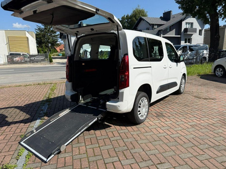 Opel Combo Opel Combo Life Niepełnosprawnych inwalida Rampa 32105 km Model 2022