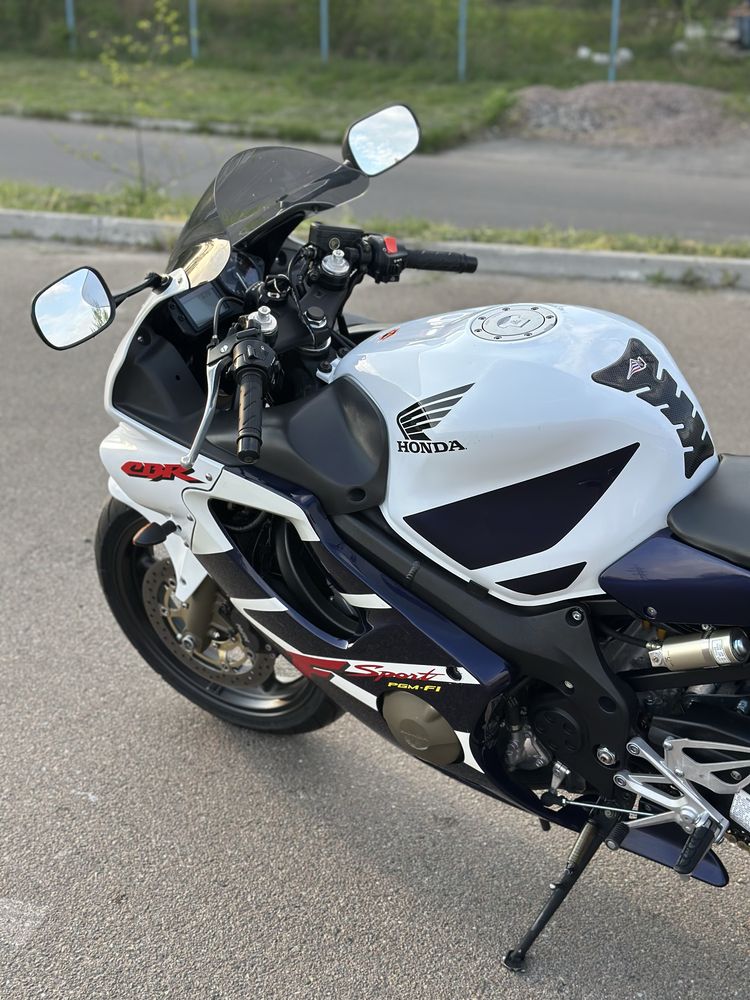 Мотоцикл Спортбайк Honda CBR 600F4i 2003
