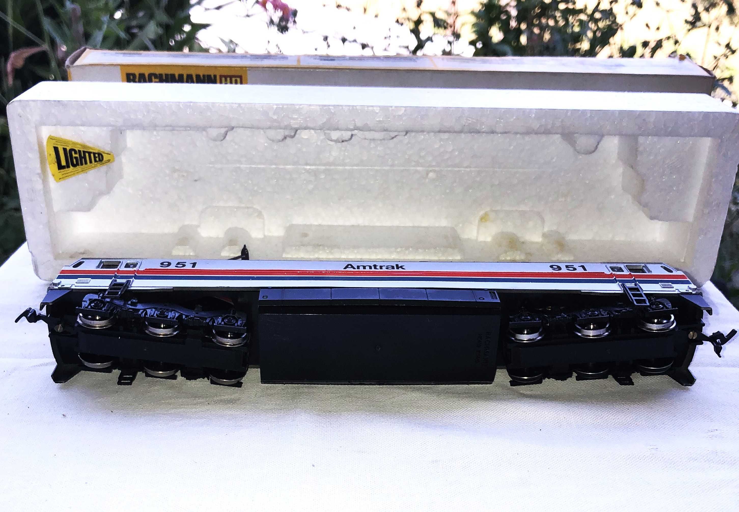 BACHMANN 951 Amtrak Locomotiva NOVA. DC