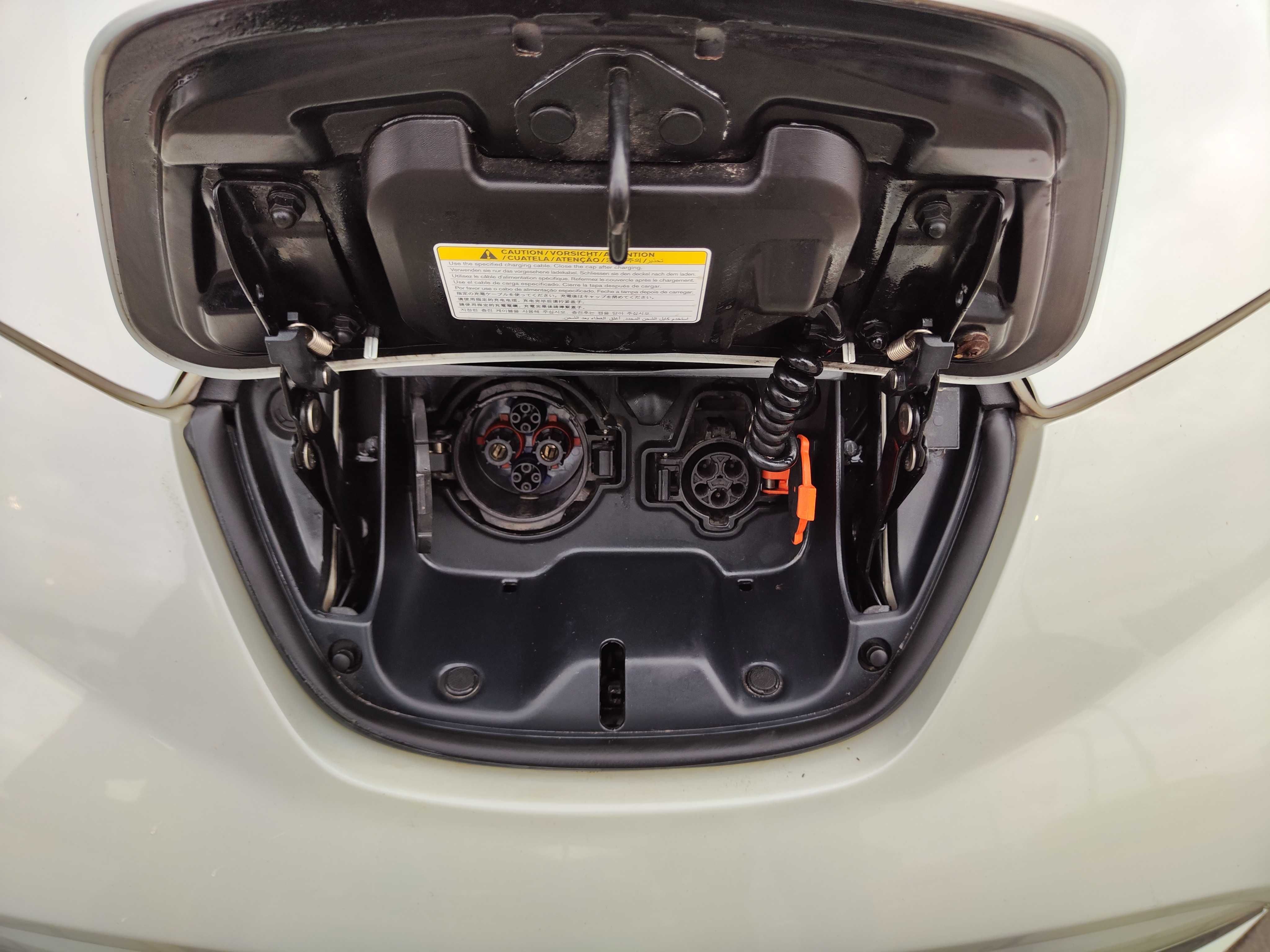 Nissan Leaf SL (Tekna) 2014 I покоління • 24 kWh (107 к.с.)