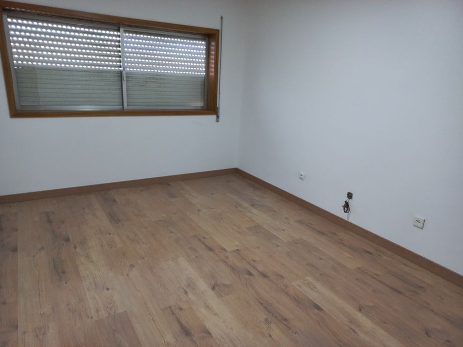 Arrendo andar moradia novo com cozinha mobiliada e equipada