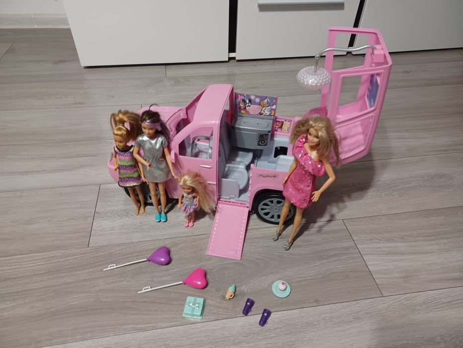 Samochód Barbie Limuzyna z siostrami 4 lalki