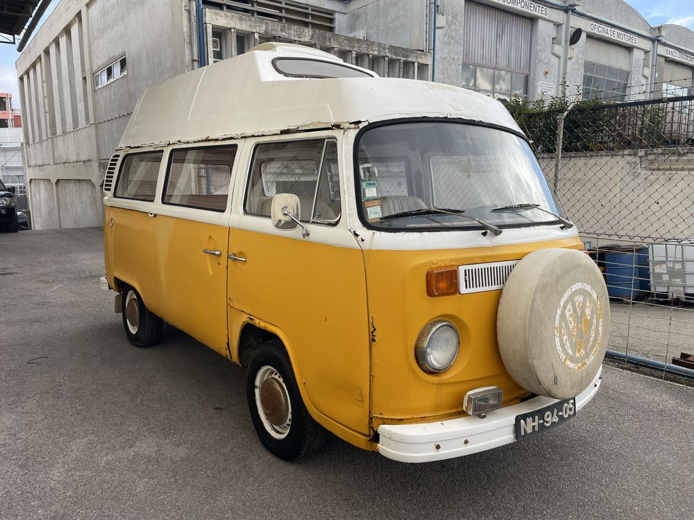 VW 23 Kombi T2 8 lugares - Pão de forma