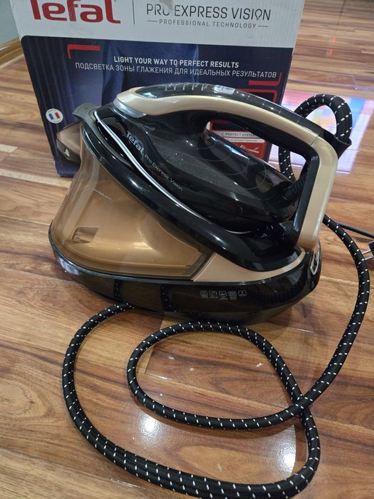 Generator pary TEFAL Pro Express Vision GV9823 z oświetleniem LED