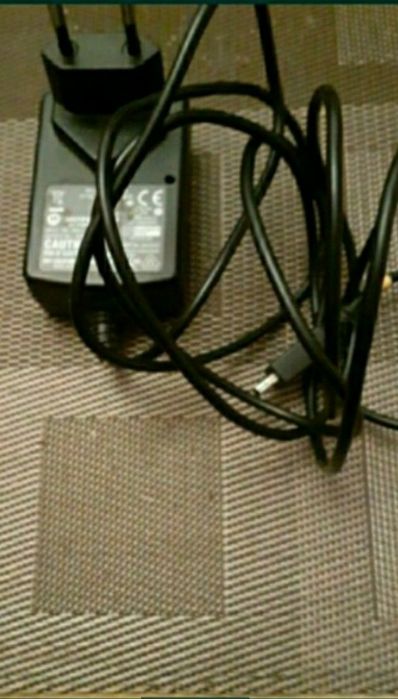 Продам  подзарядку и наушники