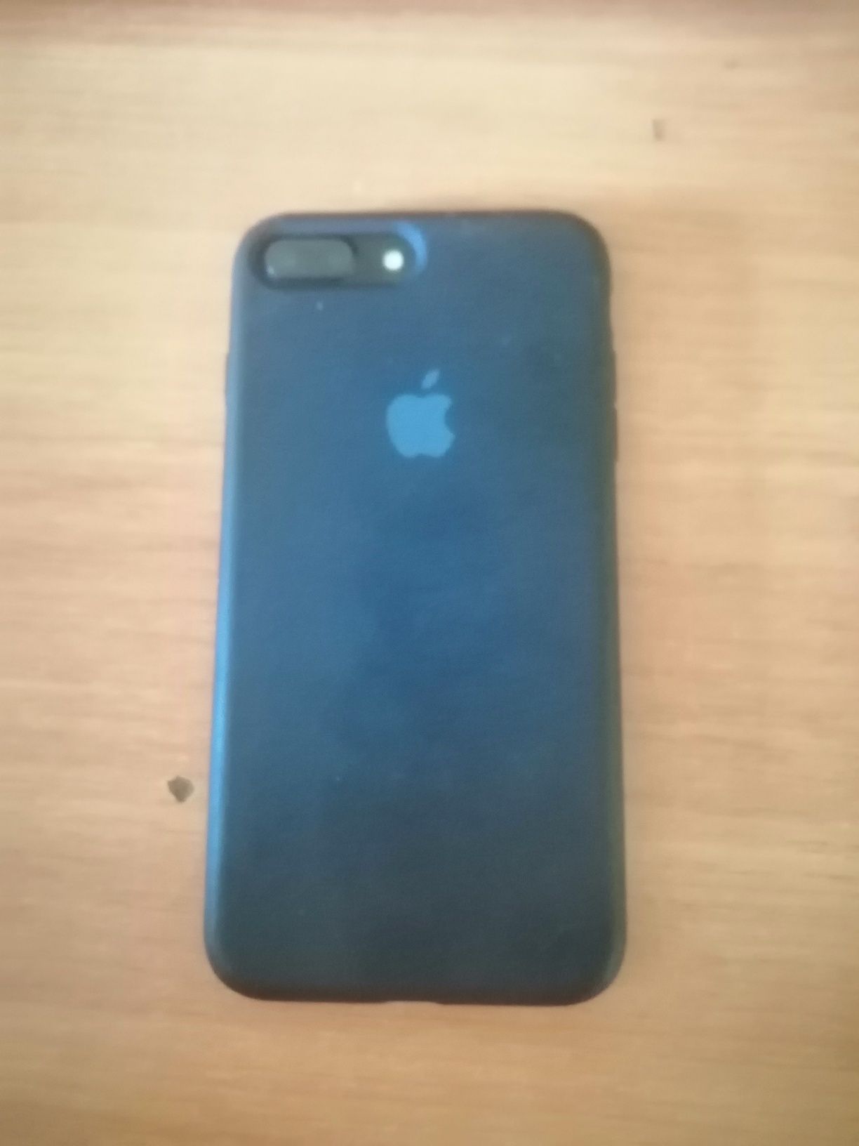 Продается iPhone 7+ 4/128