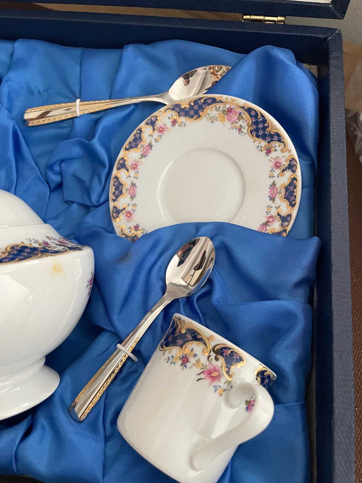 Serviço de chá para 2 pessoas em Porcelana
M.A.B.A