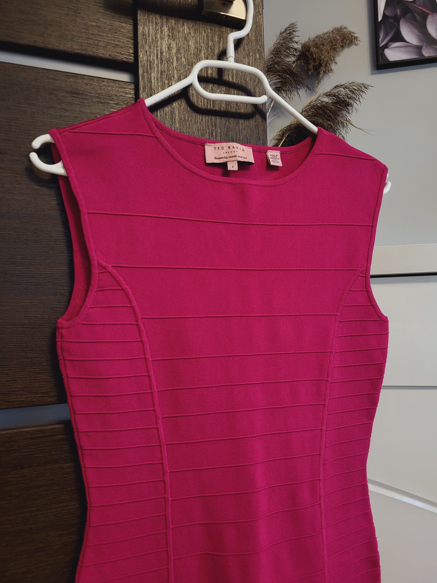 Piękna różowa sukienka bodycon dopasowana wiskoza Ted Baker rozmiar S