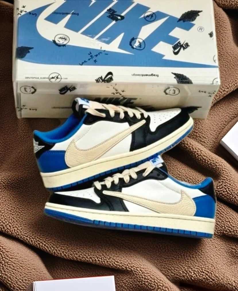 Buty Jordan1RetroLowOGSPFragment x Travis Scott sportowe rozmiar.44