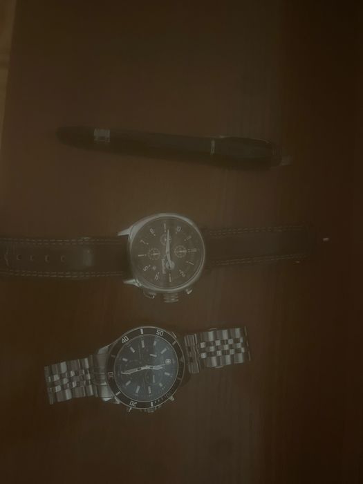 Dois relogios um tissot e Timberland, uma caneta prmanente mont blanc