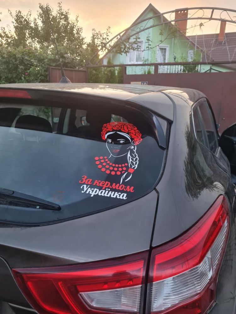 Наліпки для авто, наклейки Oracal, за кермом Українка, відьма