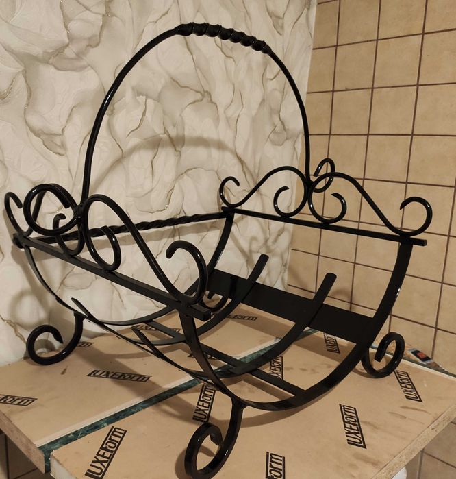 Кована дровниця для камiну ,мангалу печi або котла .