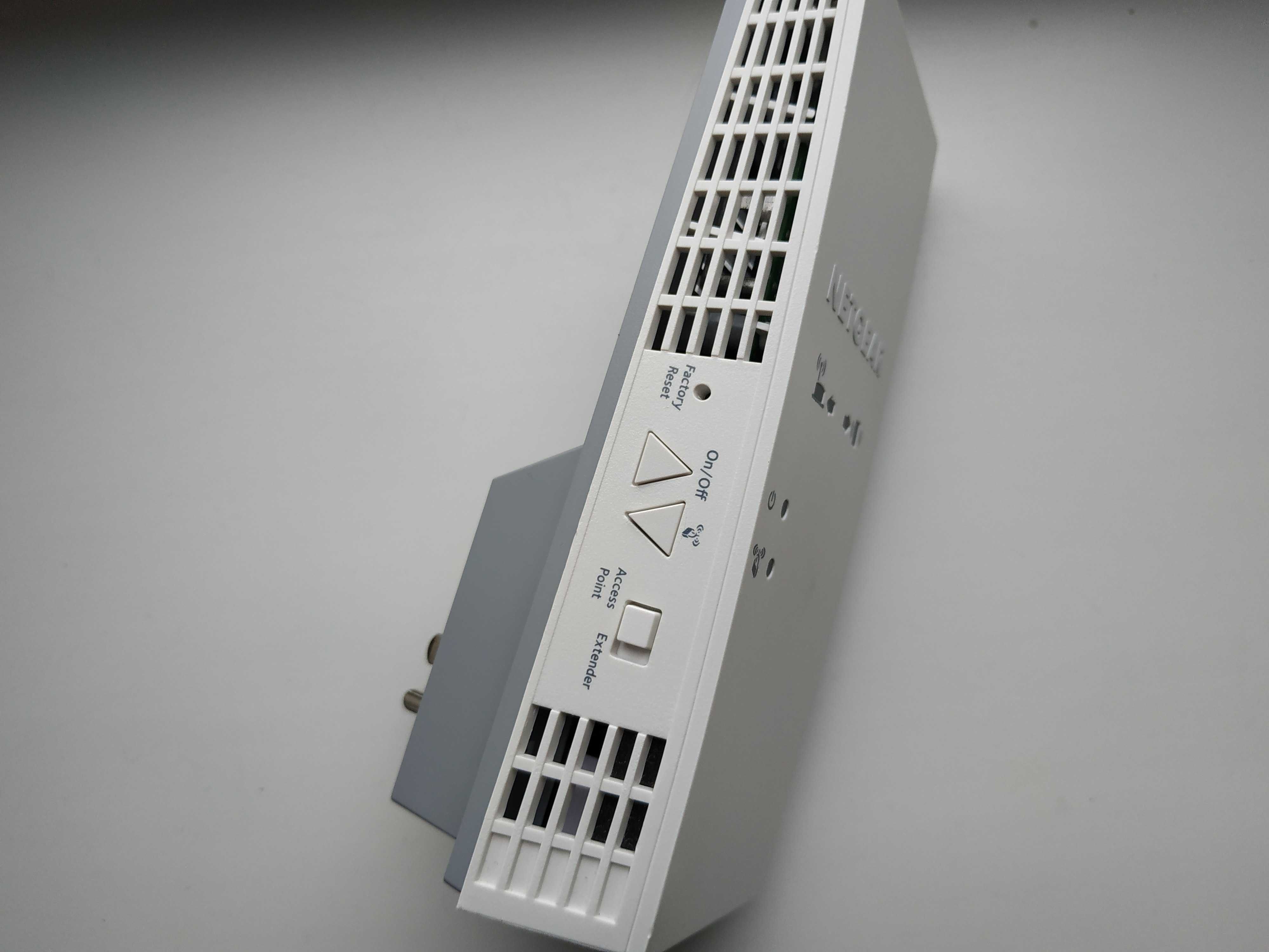 Усилитель ретранслятор WiFi NETGEAR EX7300 Nighthawk X4 AC2200