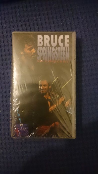 “Bruce Stringsteen” – Concerto + “ A Quimera do Ouro” – Filme (VHS)