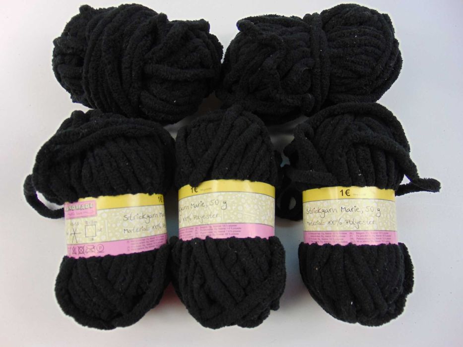 Włóczka czarna ozdobna pluszowa 250g