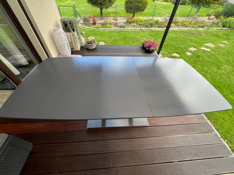 Używany rozkładany stół