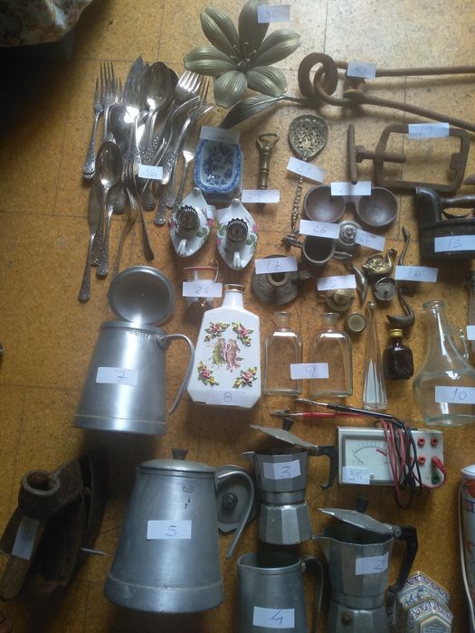 Peças antigas de épocas diferentes