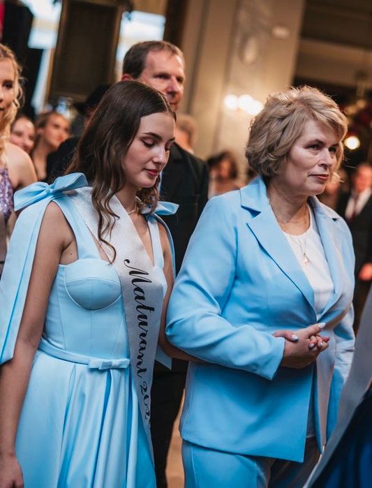 Випускна сукня, в ідеальному стані