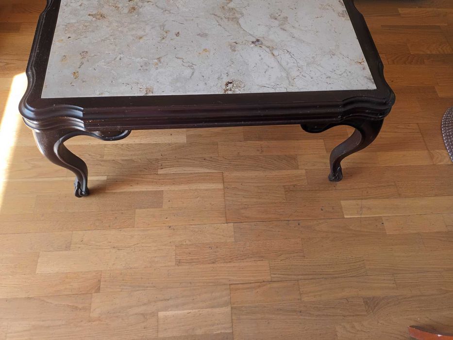 Mesa de centro em madeira e mármore