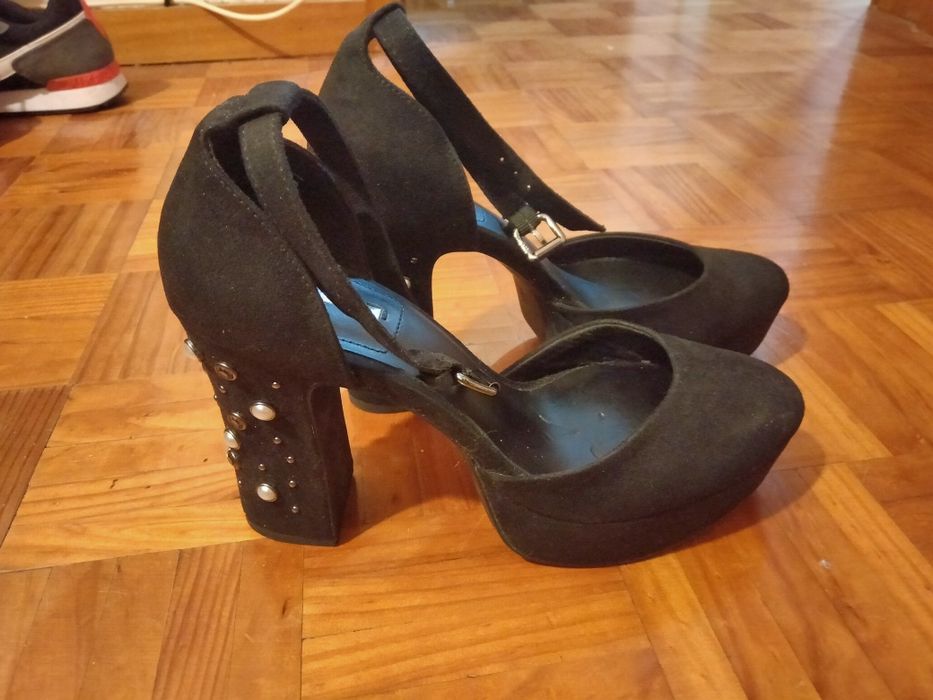 Sapatos Bershka como novos