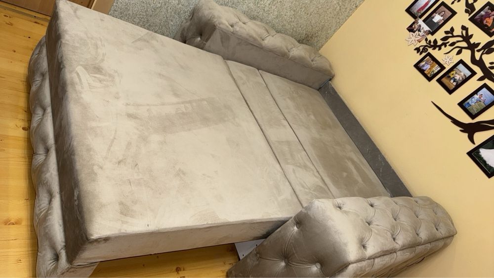 Диван у вітальну , новий