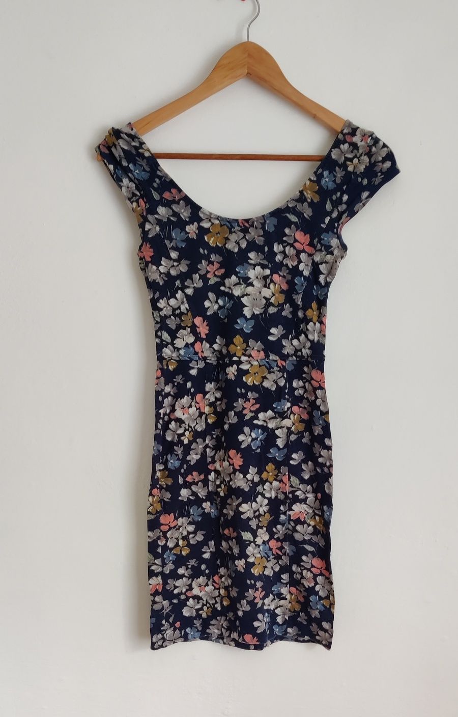 Sukienka krótka bawełniana elastyczna w kwiaty granatowa 34-36
