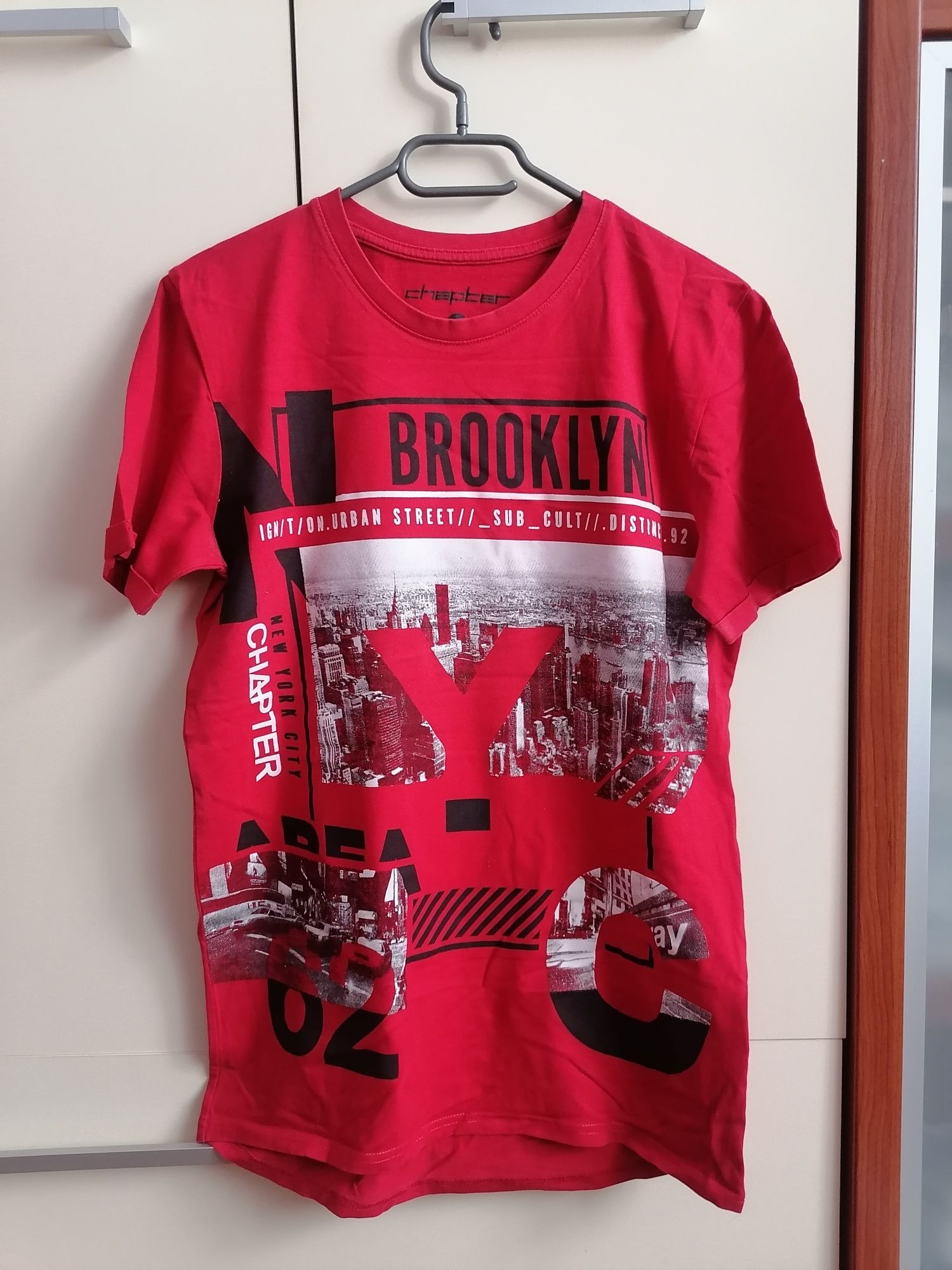 Czerwony t-shirt z nadrukiem Brooklyn