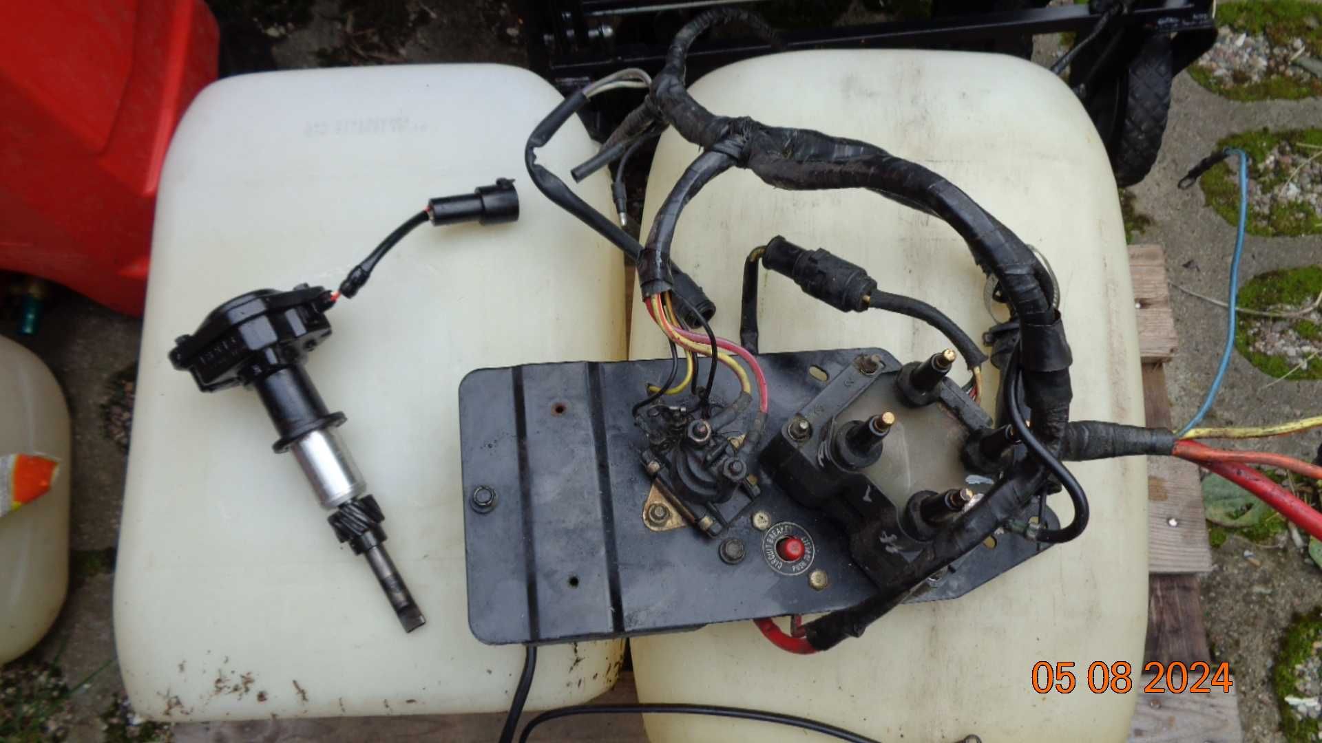 Silnik Mercruiser 3,0 typ LX  alternator  części