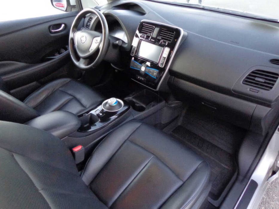 Nissan LEAF SL      2017