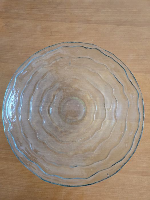 Prato decorativo de vidro com efeito ondulado