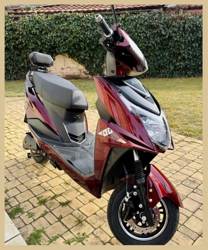 ХІТ ПРОДАЖ! В НАЯВНОСТІ! Червоний електроскутер Ares 2000Вт 80 км/год