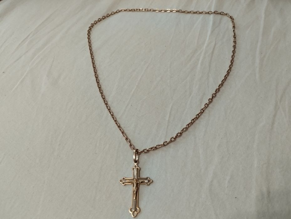 Золотая цепь с крестиком