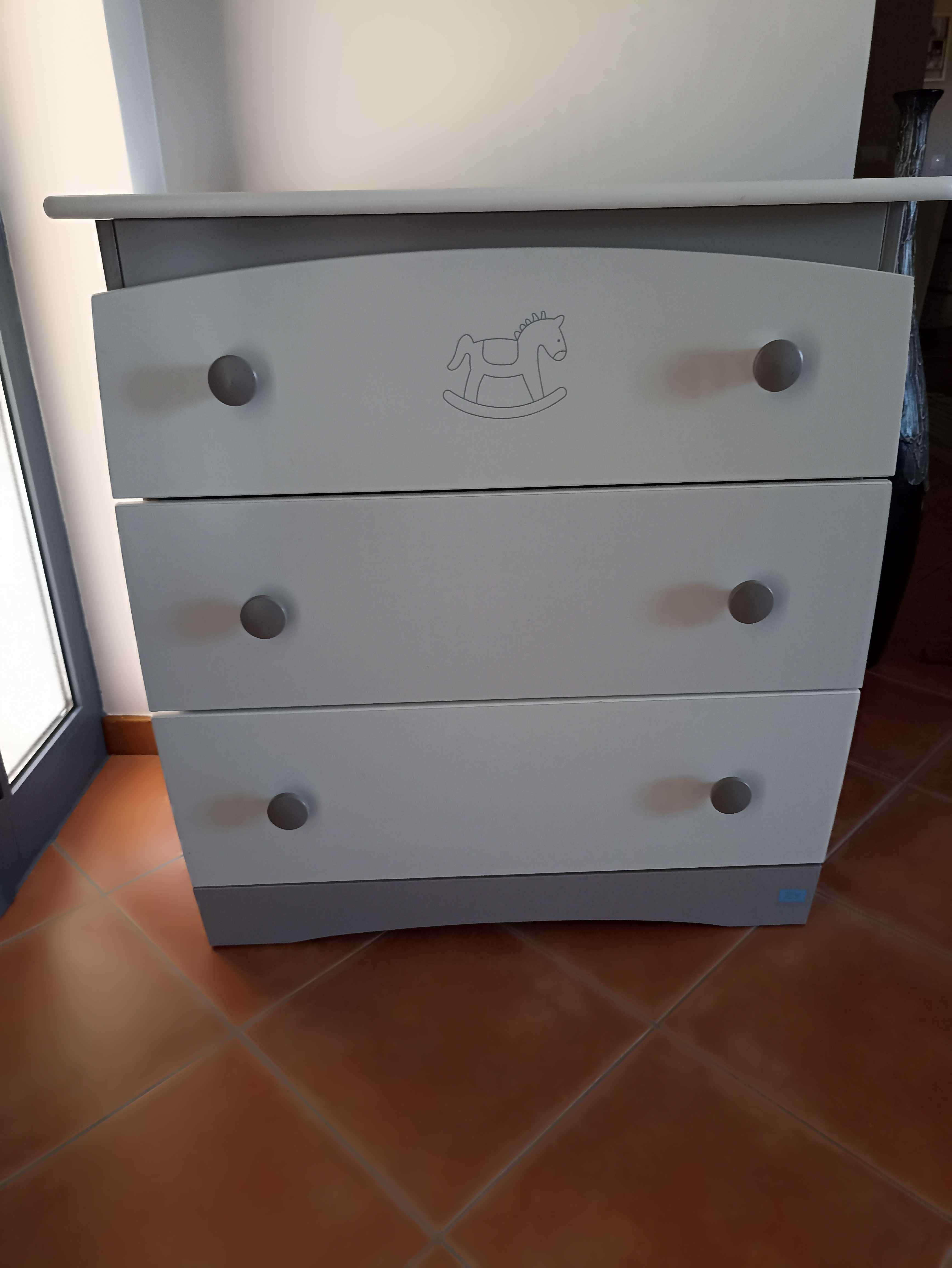 Cómoda para quarto de bebé
