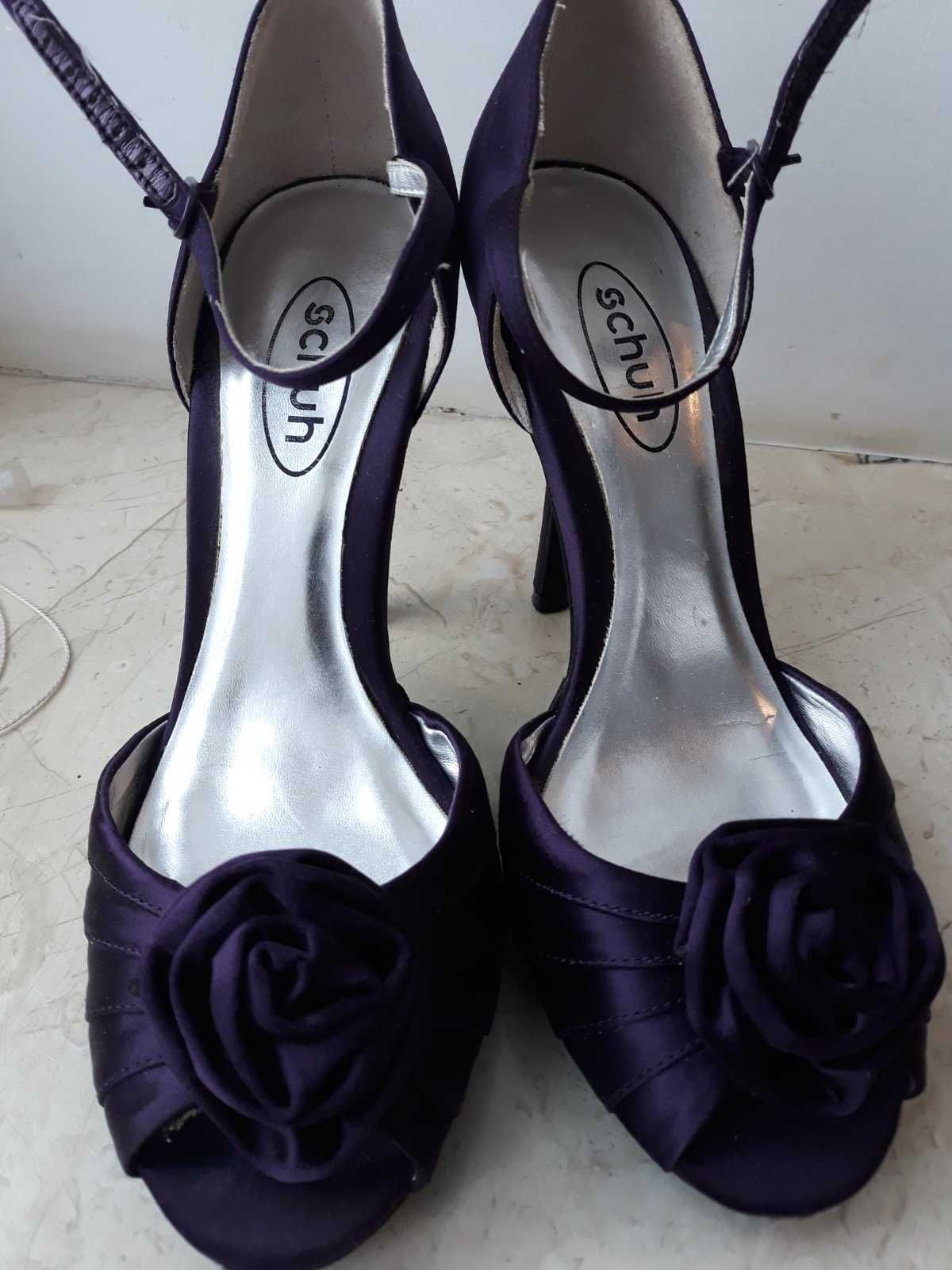 Босоножки на каблуке новые р-р 38 цвет – фиолетовый.
