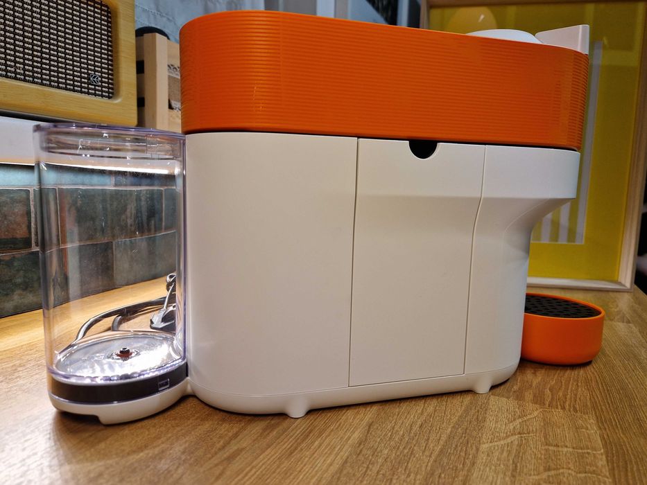 Ekspres Vertuo Pop Pantone Mandarin Orange + Spieniacz + kawa Gratis