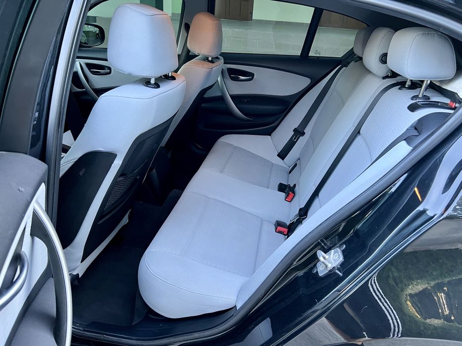 У продажy BMW 2.0 Бензин.Автомат