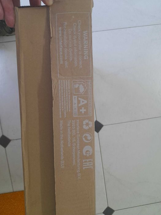 Cobertura de chao em quadrados em alcatifa