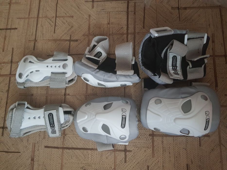 Роликовые коньки Re:Action р.26-31 б/у с защитой и шлемом